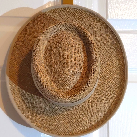 Liz Claiborne Accessories - Liz Claiborne women's hat